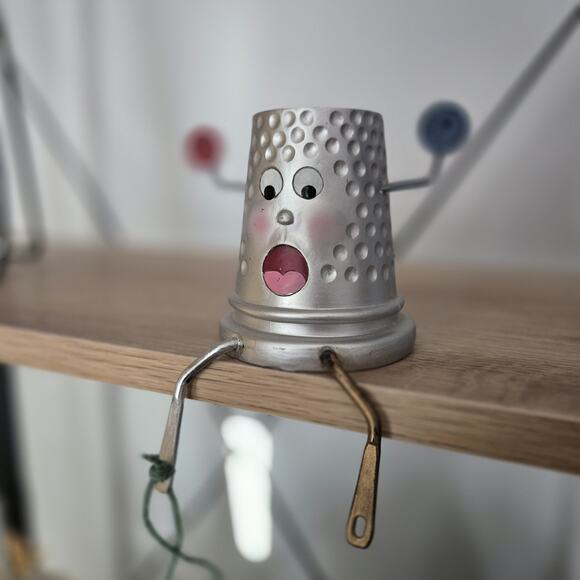 WMG Sewing Anthropomorphic Mr Thimble Face Shelf Sitter - Picture 2 of 6